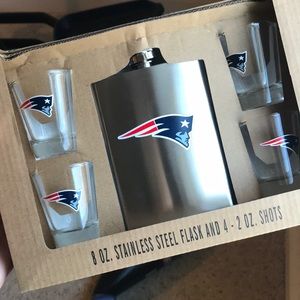New England Patriots flask/shot glass set